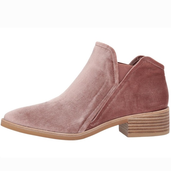 LAST CHANCE Dolce Vita Blush Velvet Booties - Picture 3 of 7
